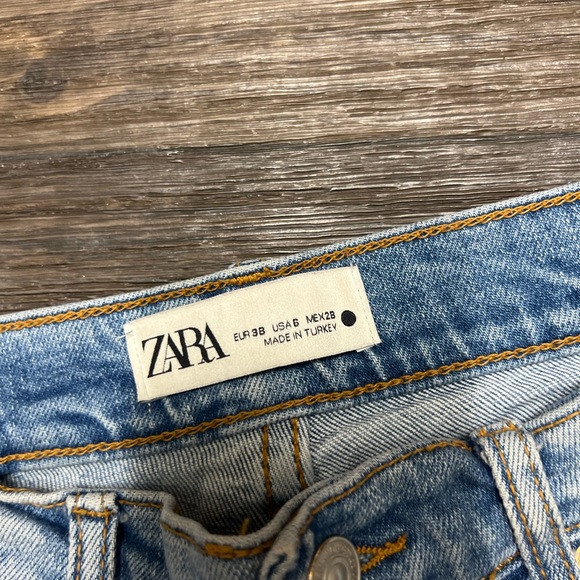 Zara size 6 (38) womens distressed jeans - Picture 3 of 3